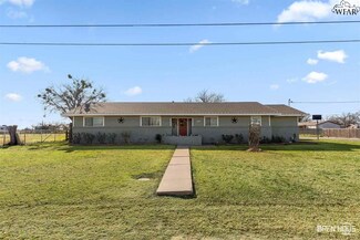 202 E South St, Archer City, TX 76351