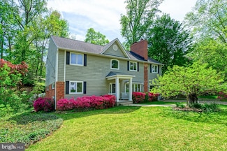 3820 Lorcom Ln, Arlington, VA 22207