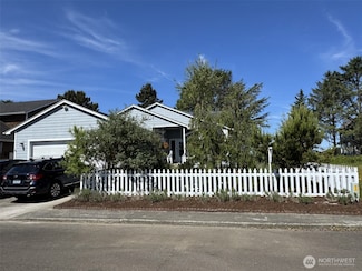 2615 Sea Crest Ave, Long Beach, WA 98631