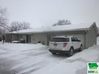 222 Byron St, Laurens, IA 50554