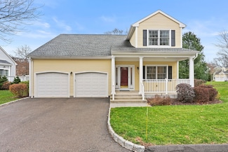 350 Maple Oak Dr, Stratford, CT 06614