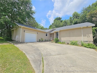 918 Dandridge Dr, Fayetteville, NC 28303