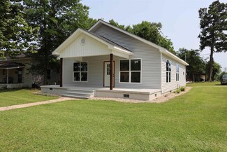 203 W Central St, Warren, AR 71671