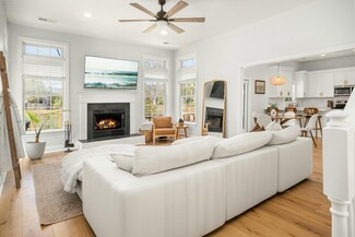 68 Oyster Point Row, Charleston, SC 29412