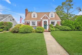 39 Morris Pkwy, Valley Stream, NY 11580
