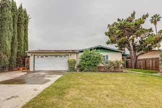 1570 E 26th St, Merced, CA 95340