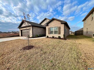 107 Hillis Ln, Hazel Green, AL 35750