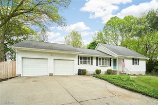 2940 Robin Hill Dr, Mogadore, OH 44260