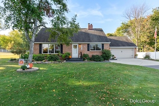 1016 Leonard St NW, Grand Rapids, MI 49534