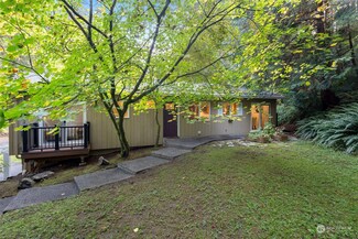 16901 26th Ave NE, Lake Forest Park, WA 98155