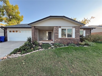 2714 W Fir St, Rogers, AR 72758