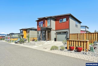 1250 29th St, Hood River, OR 97031