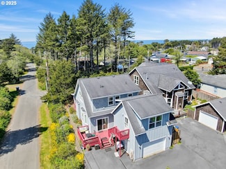 55 Wallace St, Lincoln Beach, OR 97388