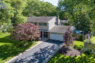1945 Smith Rd, Northbrook, IL 60062