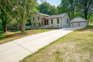 437 Chadmore Dr, Charlotte, NC 28270