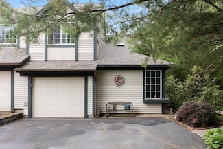 11 Lake Forest Dr, Burlington, VT 05401