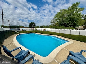 1118 Barnesdale Rd, West Deptford, NJ 08096