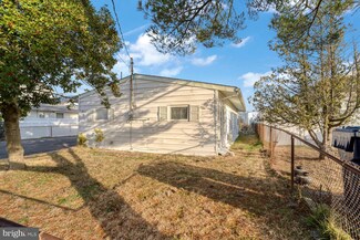 12 Lake Saint Clair Dr, Little Egg Harbor Township, NJ 08087