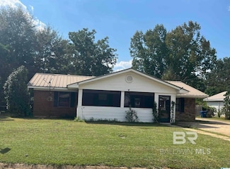 108 Elizabeth St, Evergreen, AL 36401