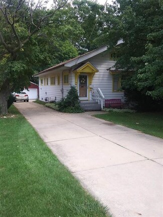 212 Shaw St, Rockford, IL 61104