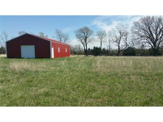 39320 Plum Creek Rd, Osawatomie, KS 66064