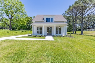 110 4th Ave, Loretto, TN 38469
