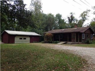 831 W 6th St, Bicknell, IN 47512