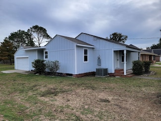 6698 Verde St, Groves, TX 77619