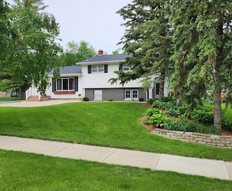 704 19th Ave SW, Willmar, MN 56201