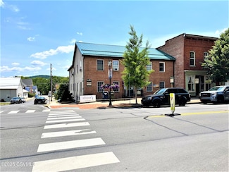 29 N Market St, Selinsgrove, PA 17870