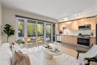76 Cedar St Unit 206, Seattle, WA 98121