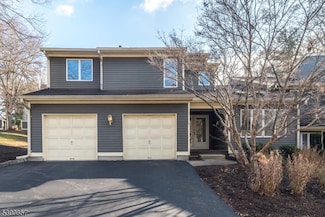 13 Greenbriar Ln, Annandale, NJ 08801