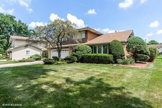 929 N Pecos Ln, Mount Prospect, IL 60056