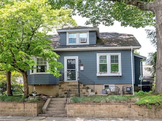 148 Main Ave, Sea Cliff, NY 11579