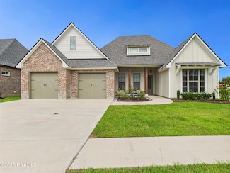 104 Carriage Lakes Dr, Youngsville, LA 70592