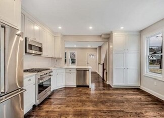 31 Oak St Unit 1, Wellesley, MA 02482