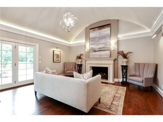 6721 Willow Ln, Mission Hills, KS 66208