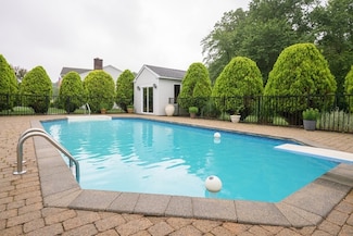 42 Janelle Dr, Agawam, MA 01001
