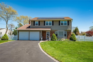 20 Bayview Rd, Amityville, NY 11701