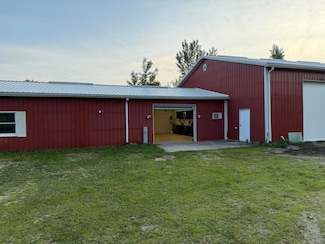W644 Iowa Rd, Hartford, WI 53027