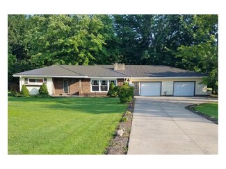 1519 Greenville Rd, Bristolville, OH 44402