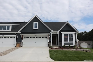 1054 Camellia Cir Unit 44, Howell, MI 48843