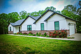 1060 Woodland Hills Rd, Irondale, MO 63648