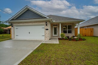 4 8th St, Shalimar, FL 32579
