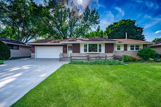 1851 Perry Ct, Sycamore, IL 60178