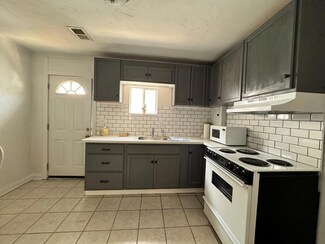 22 W Pine St Unit 6, Lanark Village, FL 32323