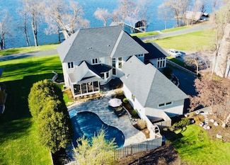 2625 Woodbridge Rd, Wayzata, MN 55391