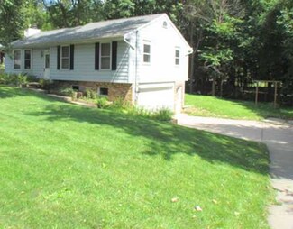 3227 Leawood Dr, Lansing, MI 48910