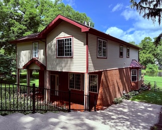 236 Forest Dr, Island Lake, IL 60042