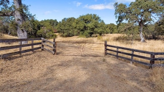 000 Whitaker Forest Rd, Badger, CA 93603